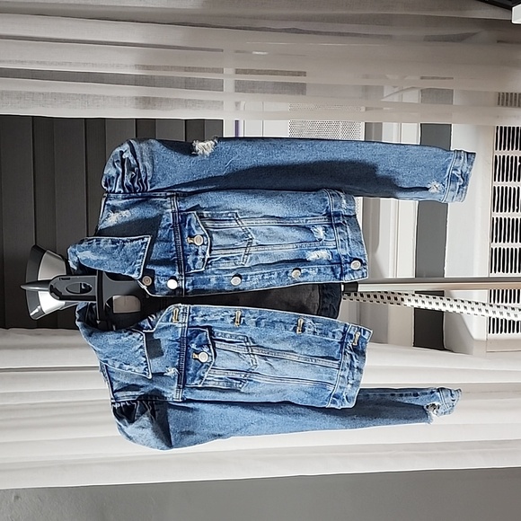 Zara Jackets & Blazers - Zara denim crop jacket size xs.